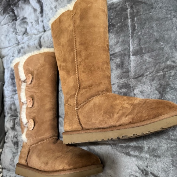 UGG Brown Women's Winter Boots with Cream Fur Bailey Button - Picture 6 of 9